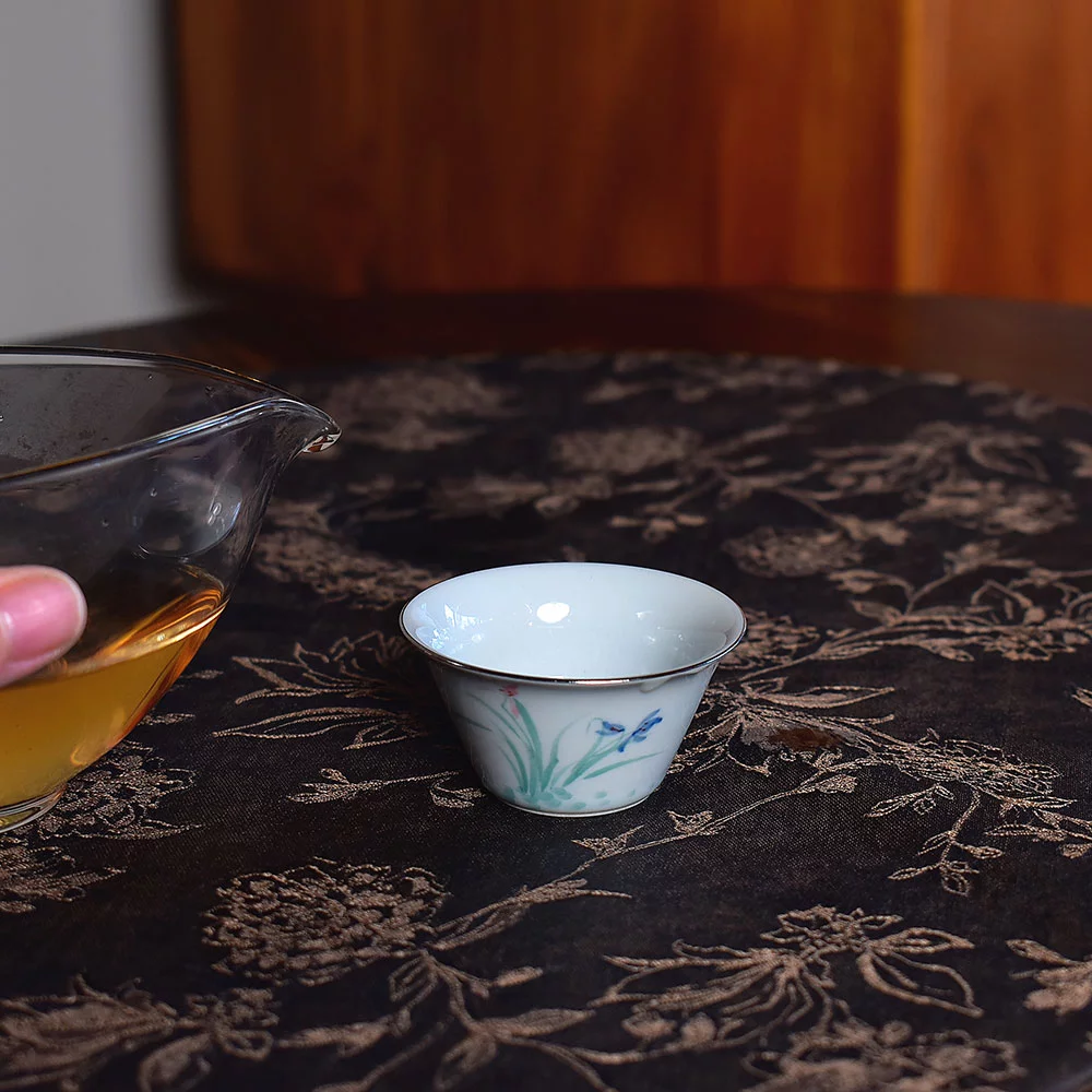 手绘幽兰品茗杯